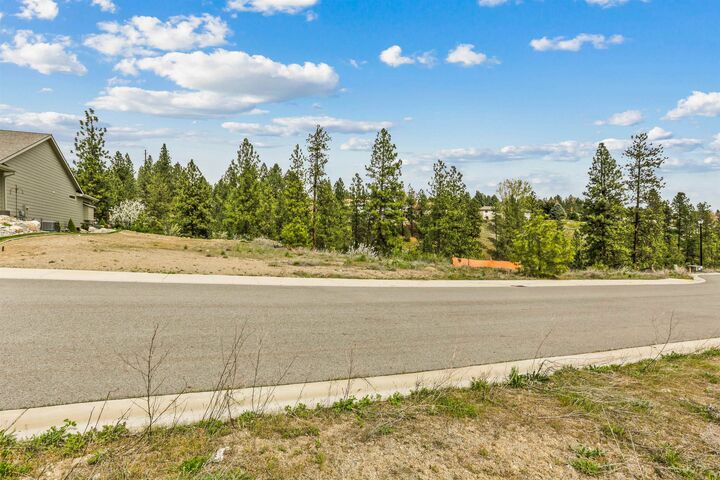 Property Photo:  5104 N Scenic Ln  WA 99212 