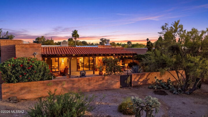 Property Photo: 1915 W Hickory Hollow Lane AZ 85704