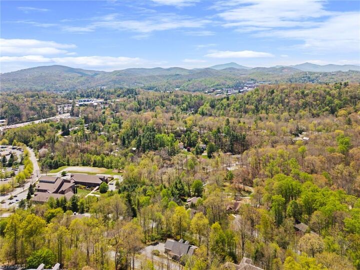 Property Photo:  480 N Ridge Circle  NC 28607 