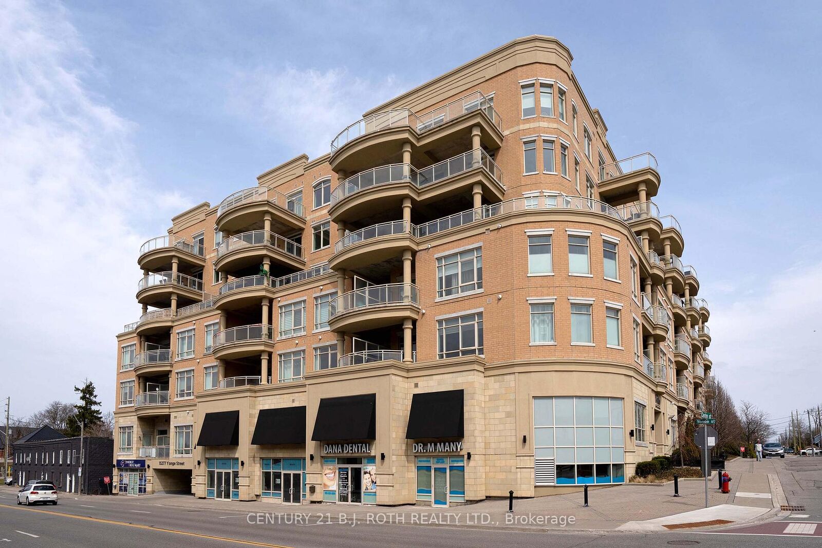 Property Photo:  15277 Yonge Street S 313  ON L4G 1Y3 