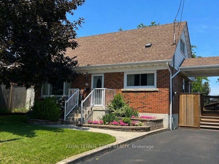 Property Photo: 129 Broker Drive ON L8T 2B9