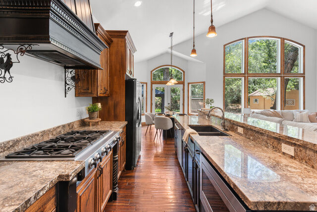 Property Photo: 10637 S Crescent Bend Dr UT 84070
