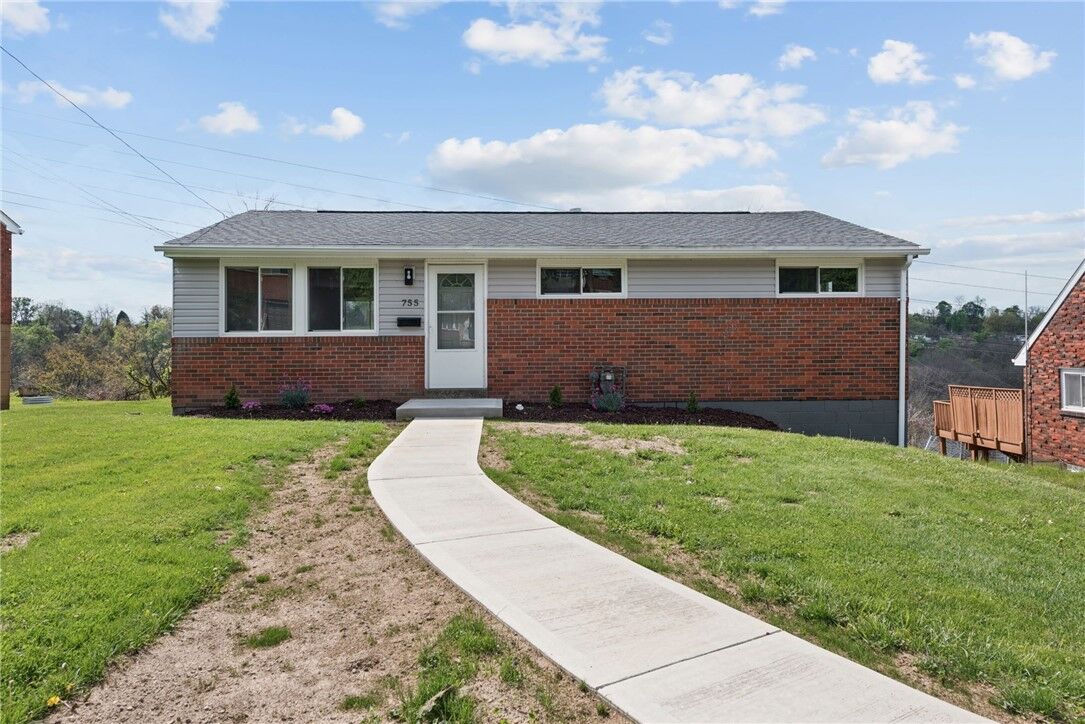 Property Photo:  755 Cottonwood Dr  PA 15146 