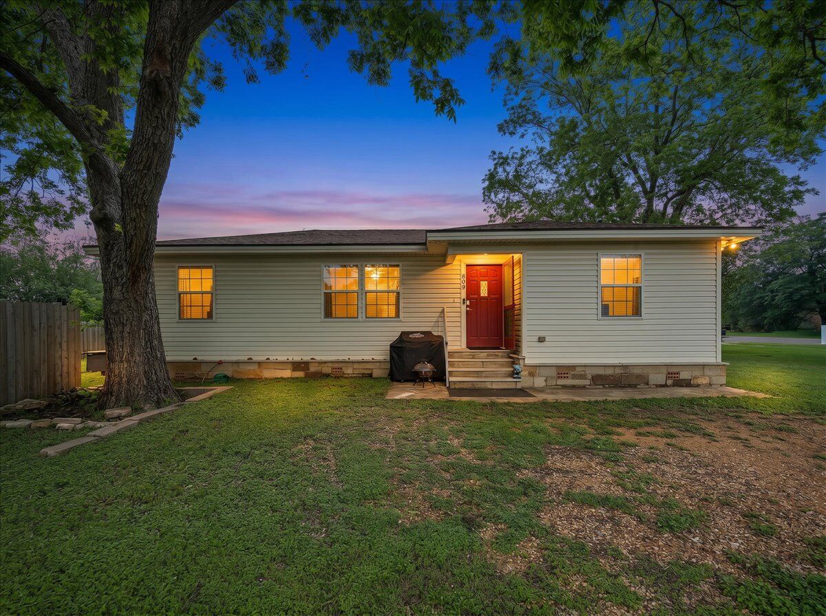 Property Photo:  608 Washington Street  TX 78957 