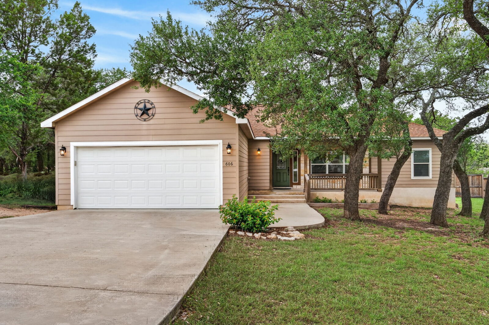 Property Photo:  606 Rogart Drive  TX 78669 