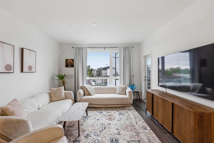 Property Photo: 11718 224 Street 306 BC V2X 6A2