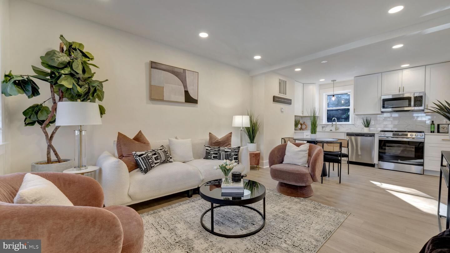 Property Photo:  5543 Central Avenue SE  DC 20019 