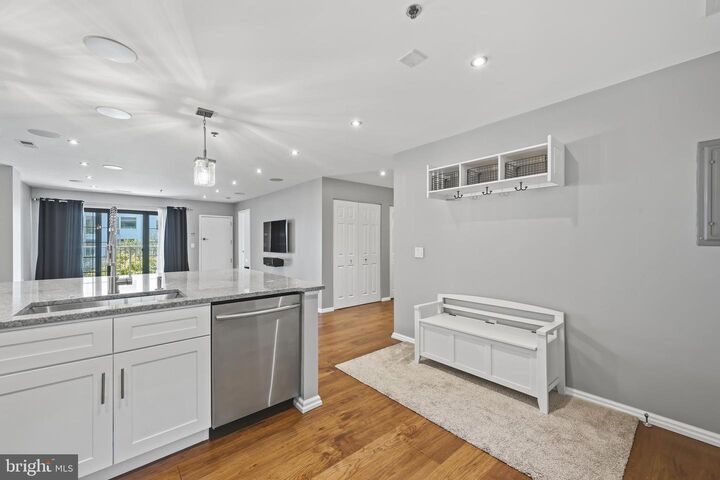 Property Photo:  2 Leverington Avenue 21  PA 19127 