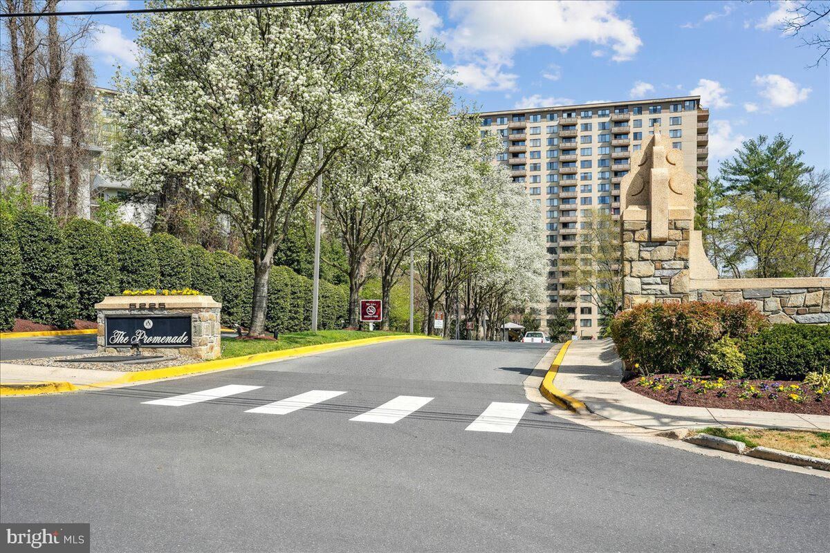 Property Photo:  5225 Pooks Hill Road 826N  MD 20814 