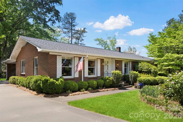 Property Photo: 208 S Dixie Street NC 28021