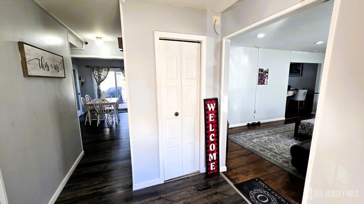 Property Photo:  7 Stradford Road  NJ 08859 