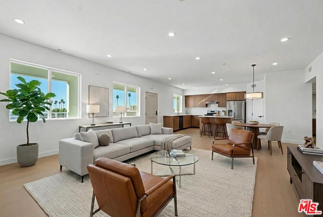 Property Photo:  1717 Winona Blvd  CA 90027 