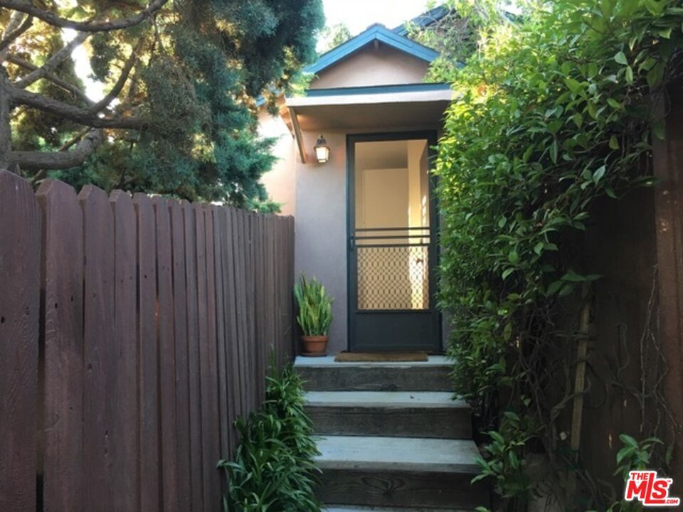 Property Photo:  3127 18th St  CA 90405 