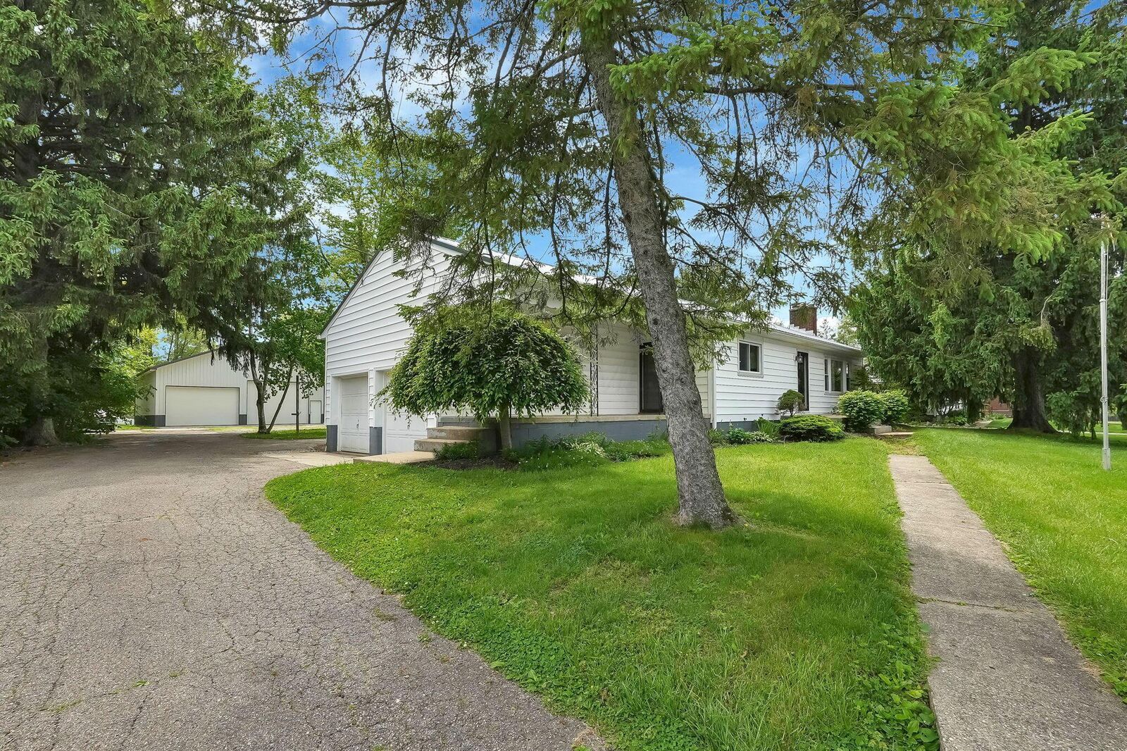 Property Photo:  2526 W Fair Avenue  OH 43130 