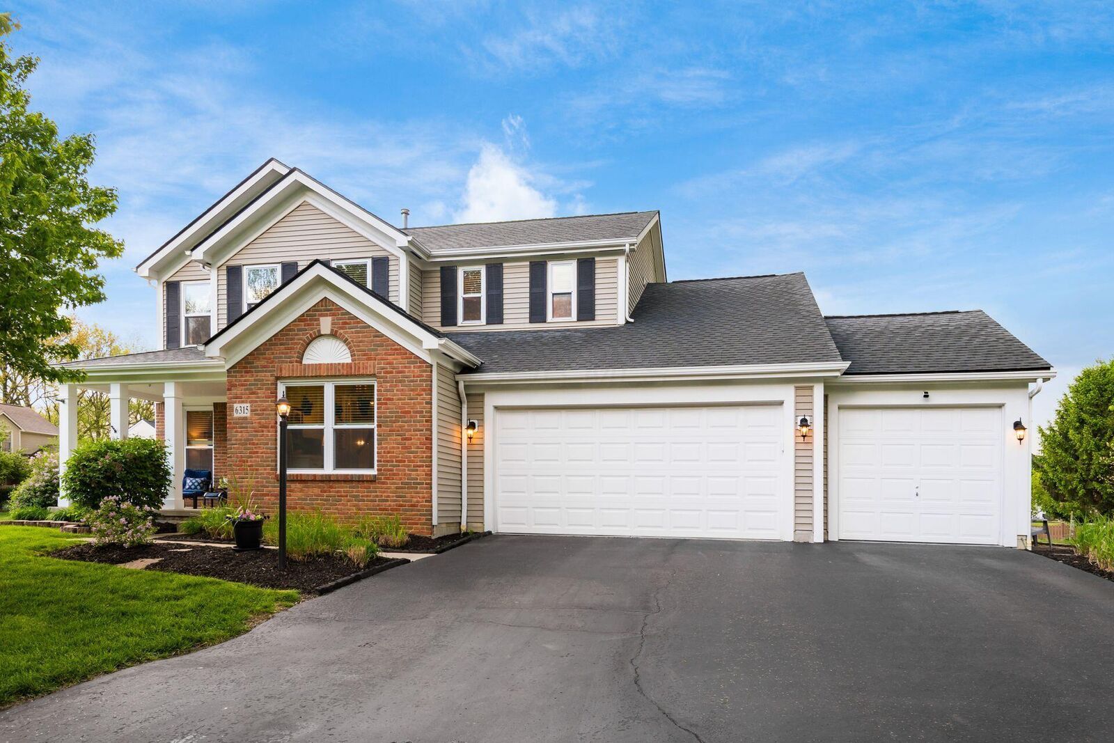 Property Photo:  6315 Steinbeck Way  OH 43082 