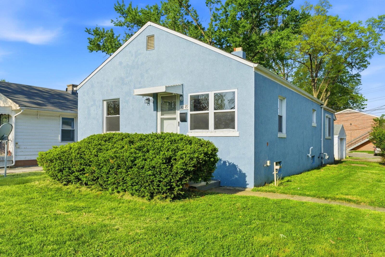 Property Photo:  3049 Hiawatha Street  OH 43224 