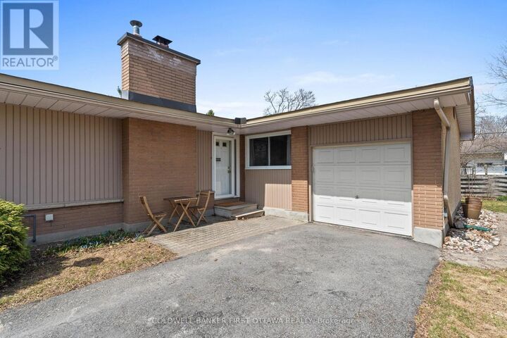 Photo de la propriété:  54 Evergreen Drive  ON K2H 6C9 