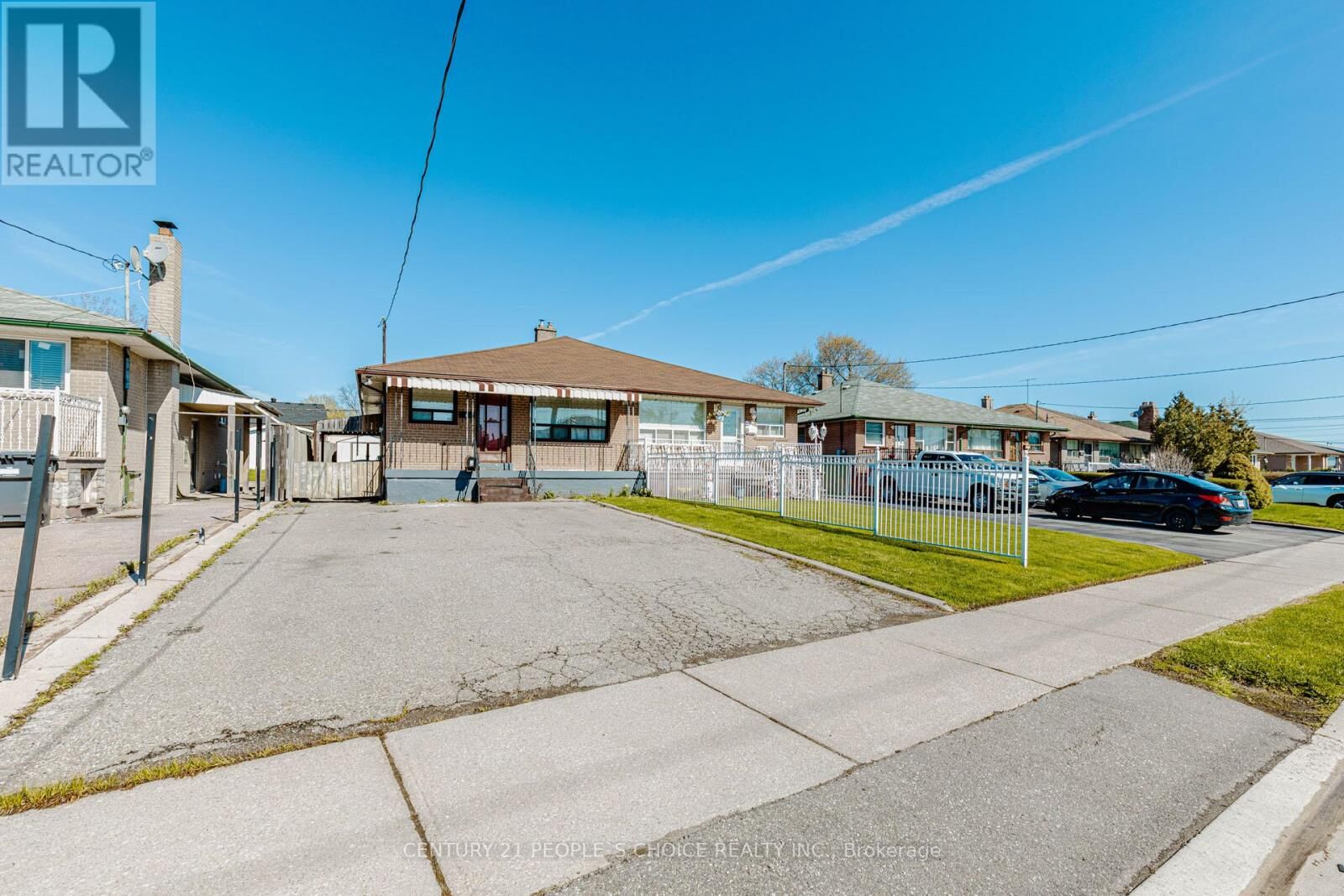 Property Photo:  8 Dean Street North  ON L6W 1M6 