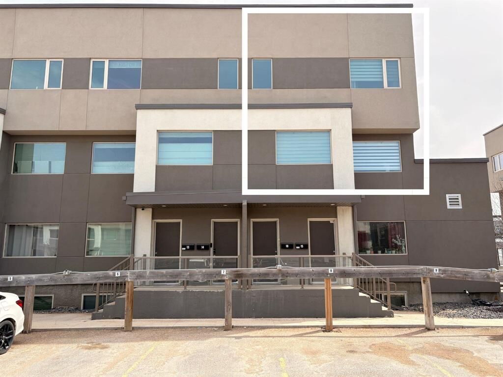 Property Photo:  1180 Chamberlain Avenue  MB R2X 1E7 