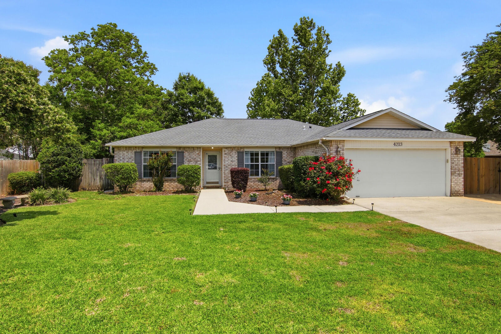 Property Photo:  4213 Mainsail Drive  FL 32578 