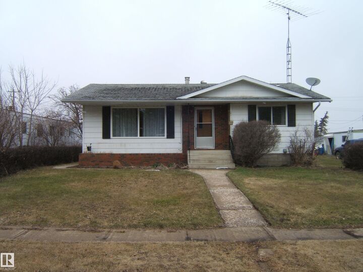 Property Photo: 5030 52 Avenue AB T0B 0C0