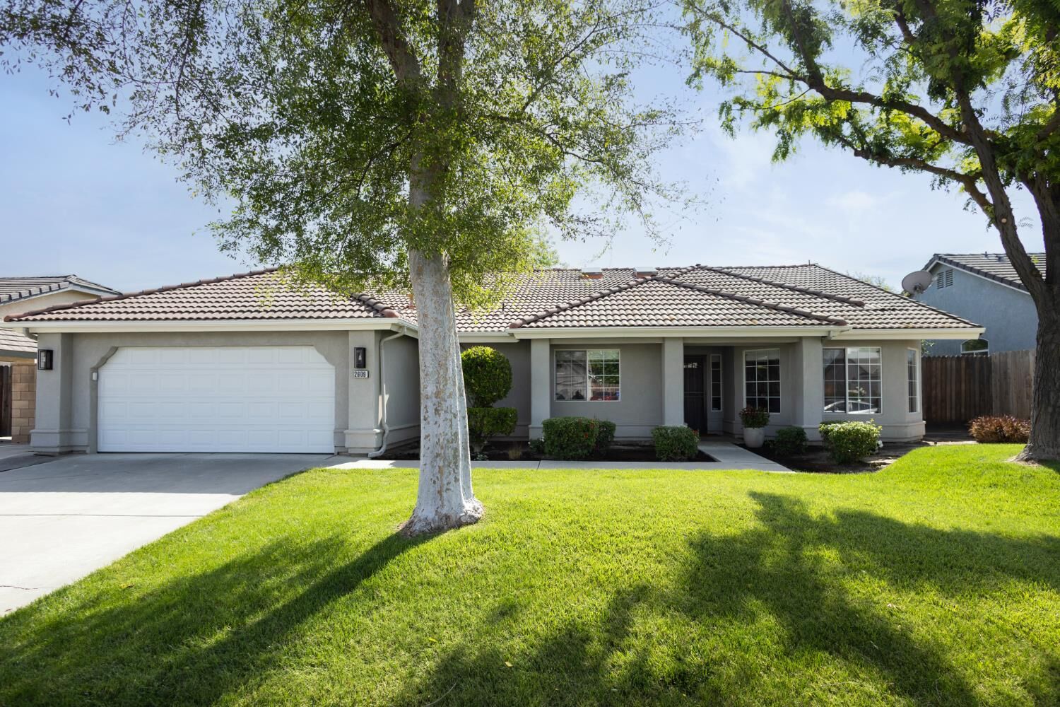 Property Photo:  2609 Pine Castle Drive  CA 93230 