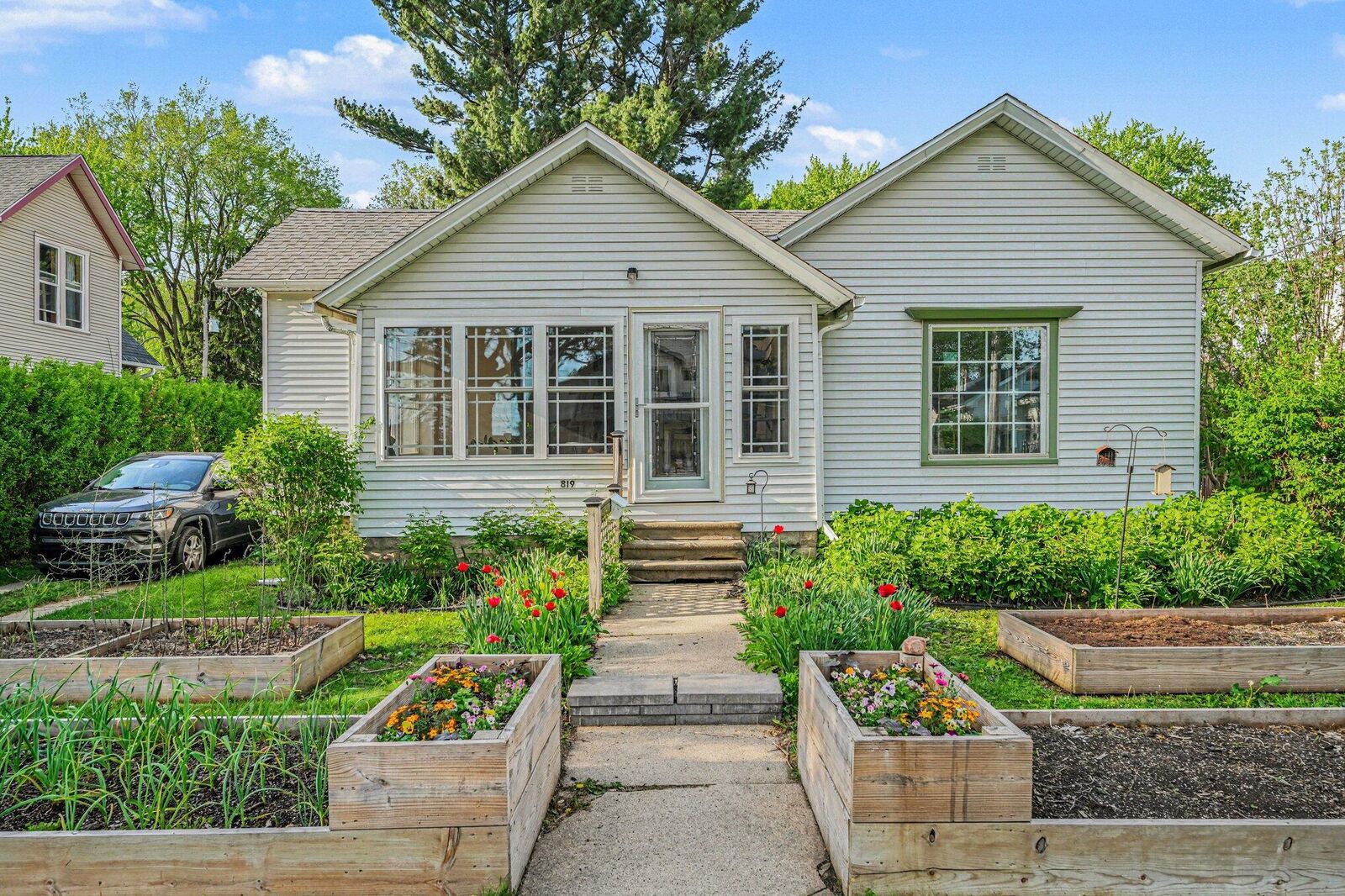 Property Photo:  819 E Jefferson Street  IN 46383 