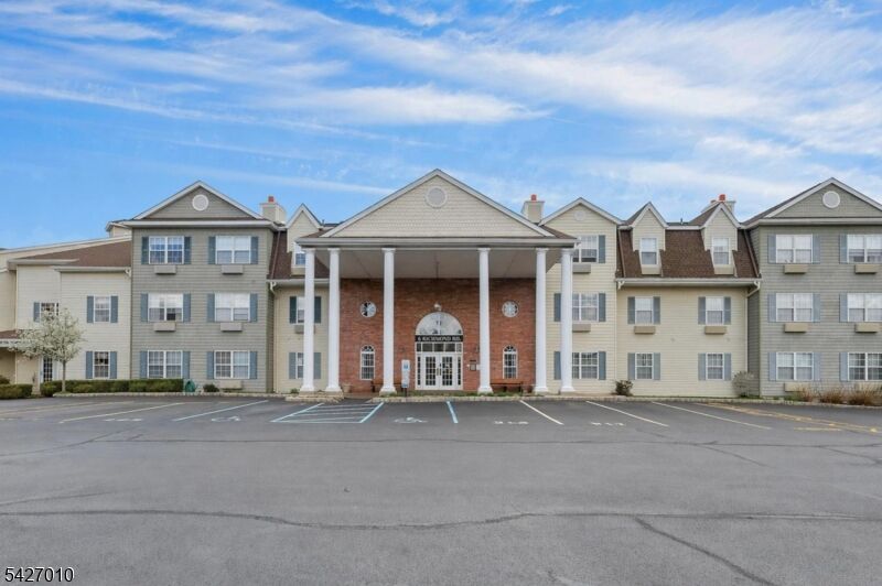 Property Photo:  6412 Richmond Rd 6412  NJ 07480 