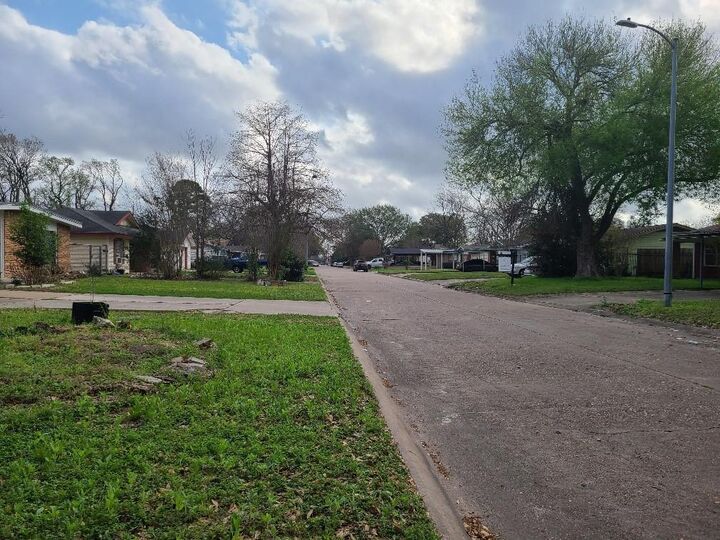 Property Photo:  422 Surratt Drive  TX 77091 