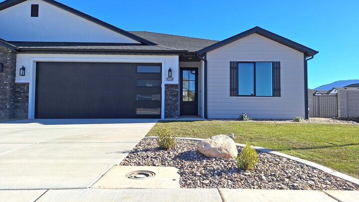 Property Photo:  1046 N Olesia St  UT 84721 