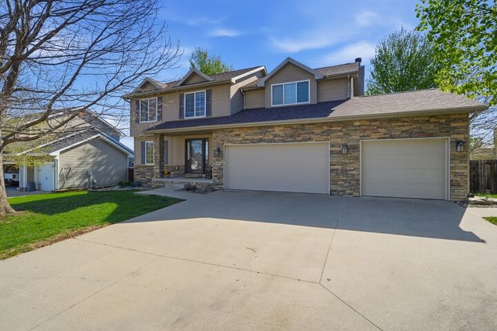 Property Photo:  1935 SE Prairie Creek Drive  IA 50263 