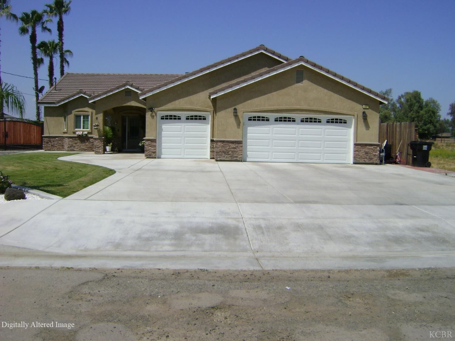 Property Photo: 504 Benrus Avenue CA 93212