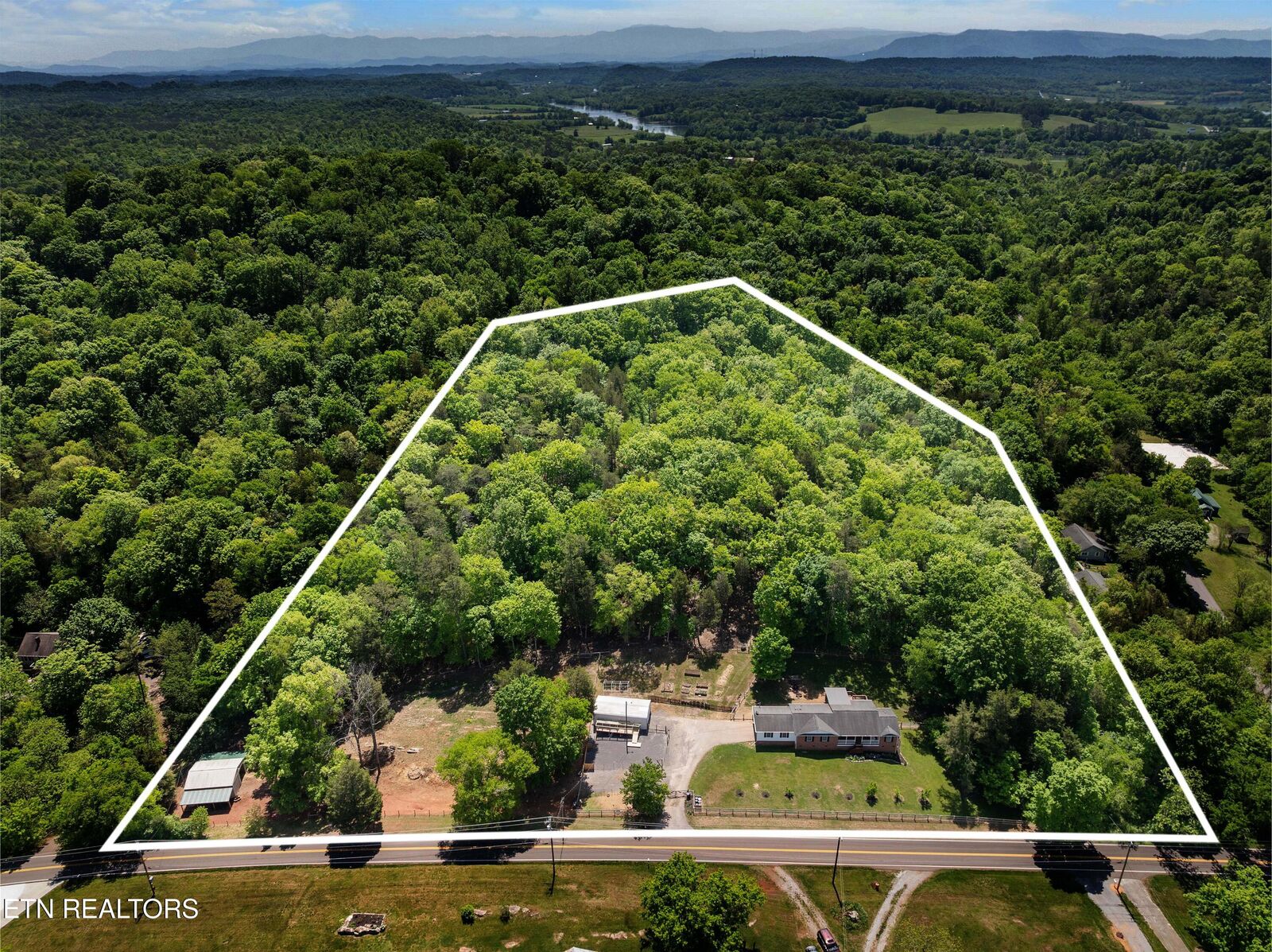Property Photo: 8114 Thorn Grove Pike TN 37914