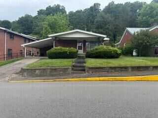 Property Photo:  403 E Mound Street  KY 40831 