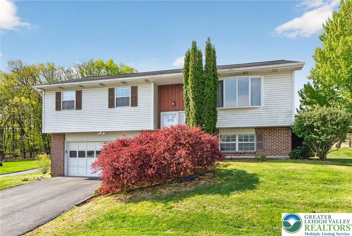 Property Photo:  970 Hillcrest S Drive  PA 18062 