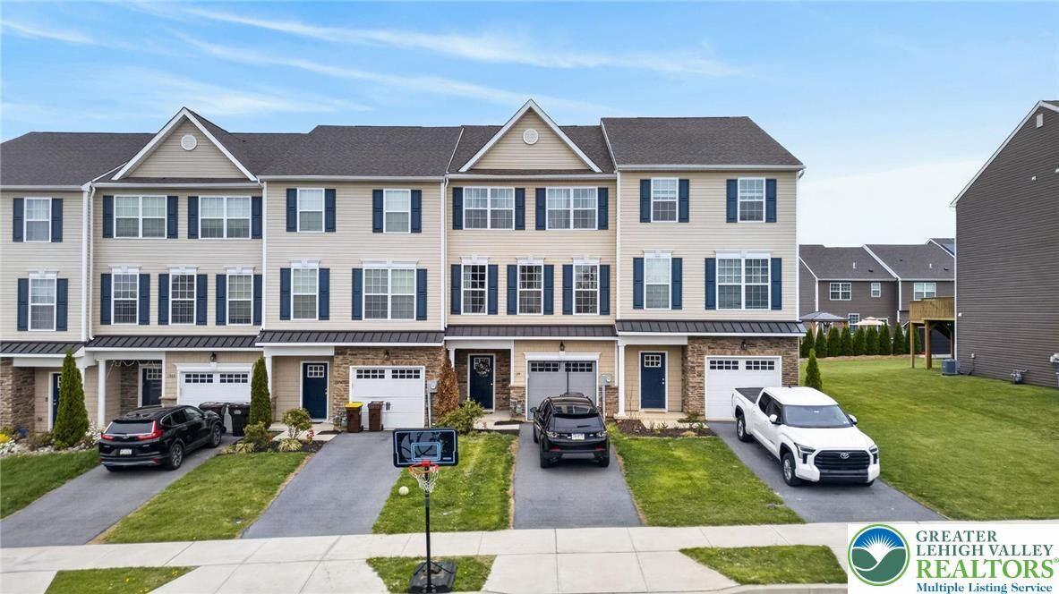 Property Photo:  1374 Black Forest Drive  PA 18104 