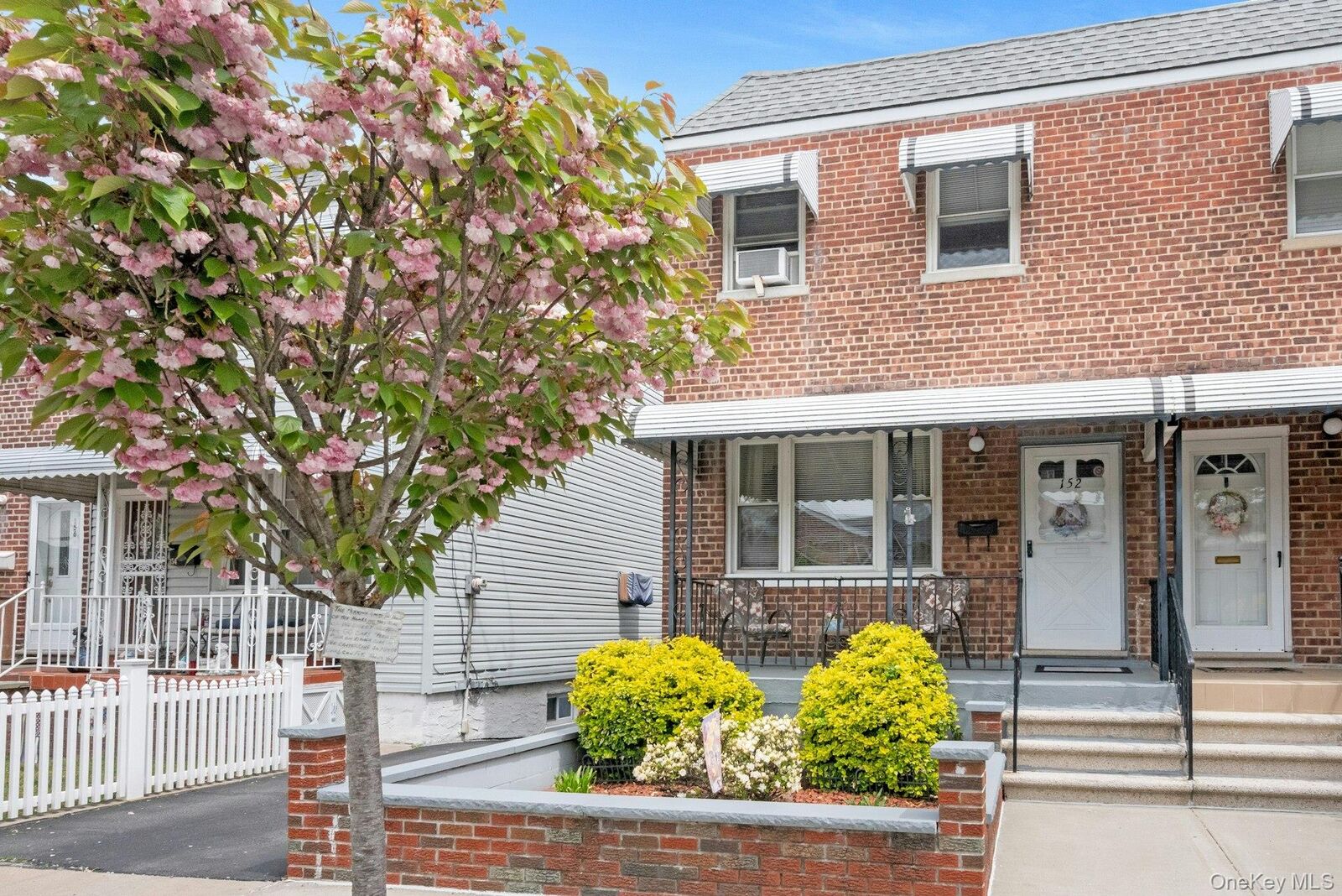 Property Photo:  152 Meagher Avenue  NY 10465 
