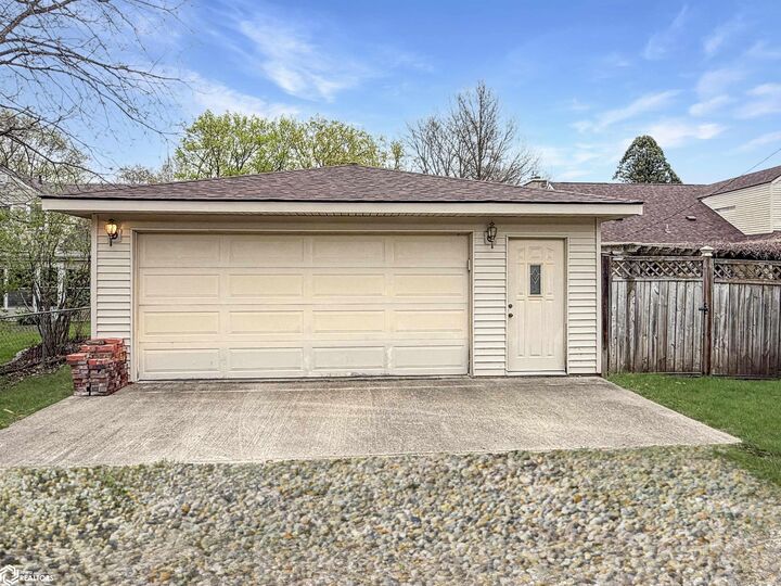 Property Photo:  403 Jason Avenue  IA 50126 