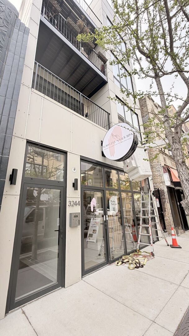 Property Photo:  3244 N Lincoln Avenue 2E  IL 60657 