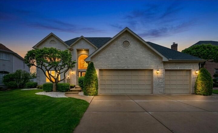 Property Photo:  958 W Stonehedge Drive  IL 60101 