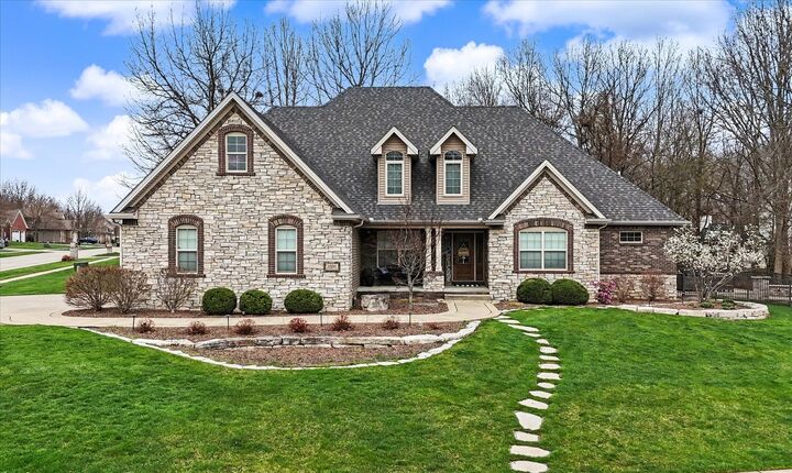 Property Photo:  1505 Cottonwood Court  IL 61853 