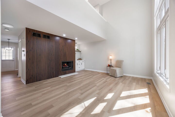 Property Photo:  4916 Main Street 2  IL 60532 