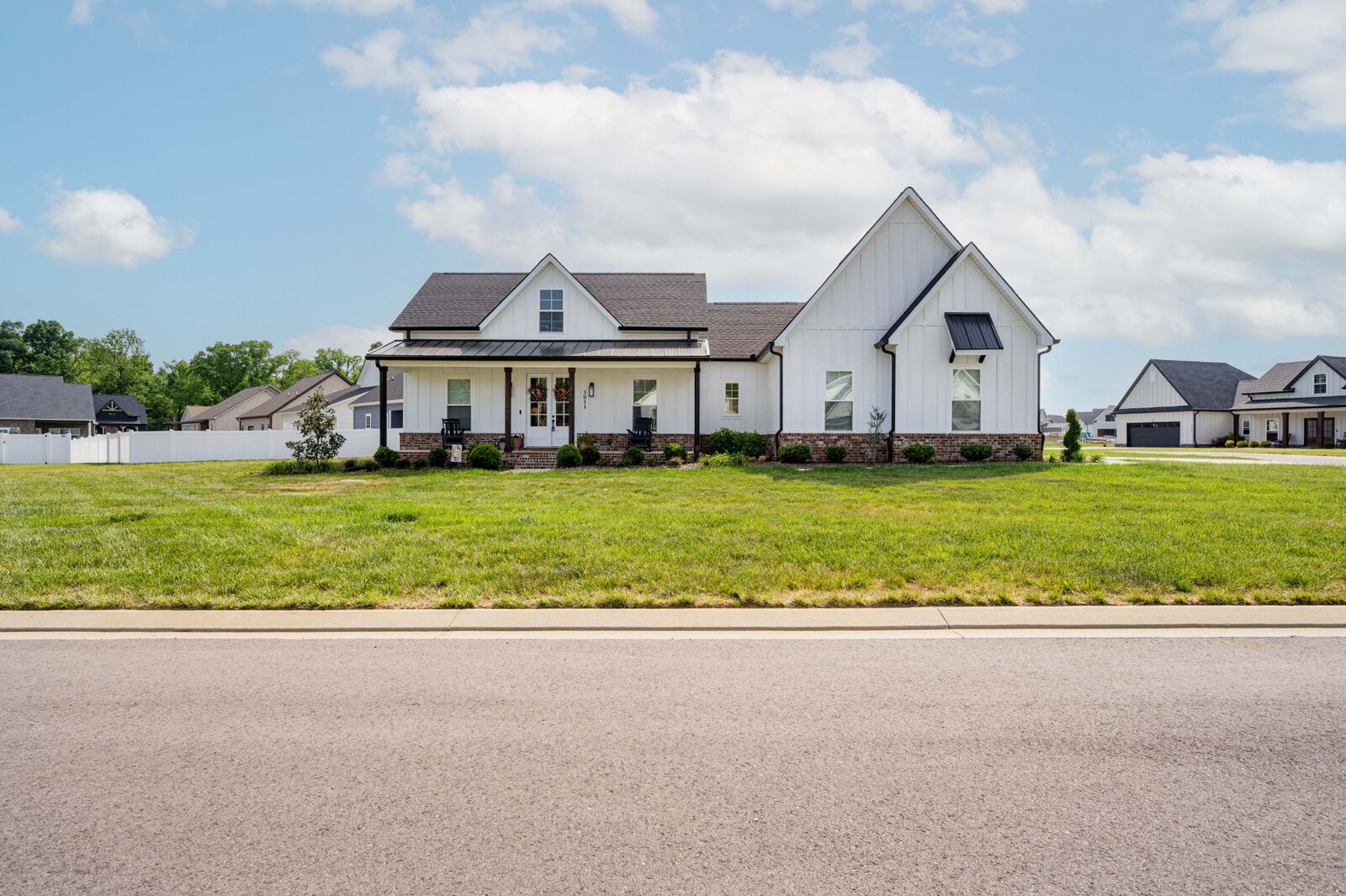 Property Photo: 3011 Bootknife Dr TN 37020