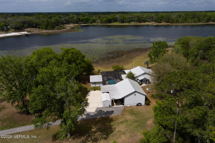 Property Photo:  5119 Heskett Lane  FL 32656 