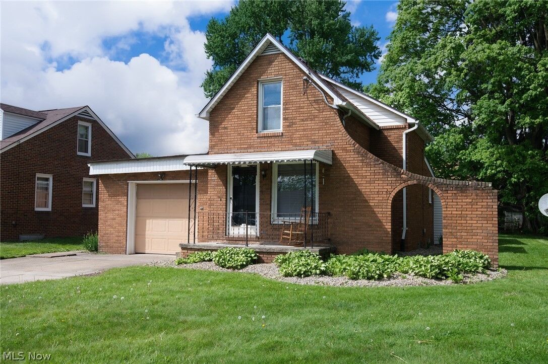 Property Photo:  1528 Stepney Street  OH 44446 