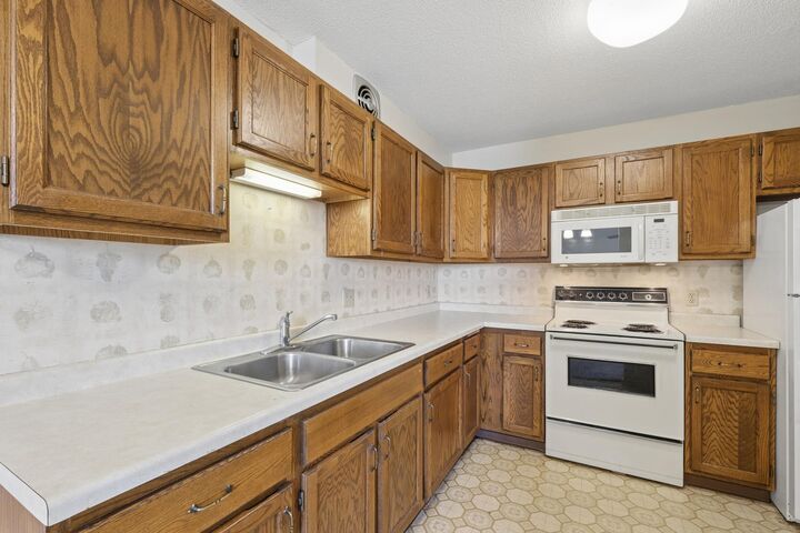 Property Photo:  6615 Lake Shore Drive S 406  MN 55423 