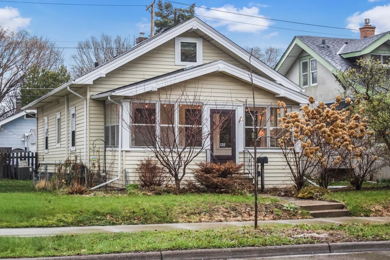 Property Photo:  1315 Saint Clair Avenue  MN 55105 