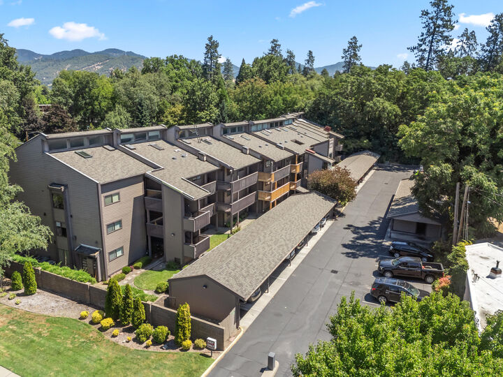 Property Photo:  115 Rogue River Highway Apt 307  OR 97527 