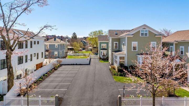 Property Photo:  121 East Cottage St Apt 4  MA 02125 