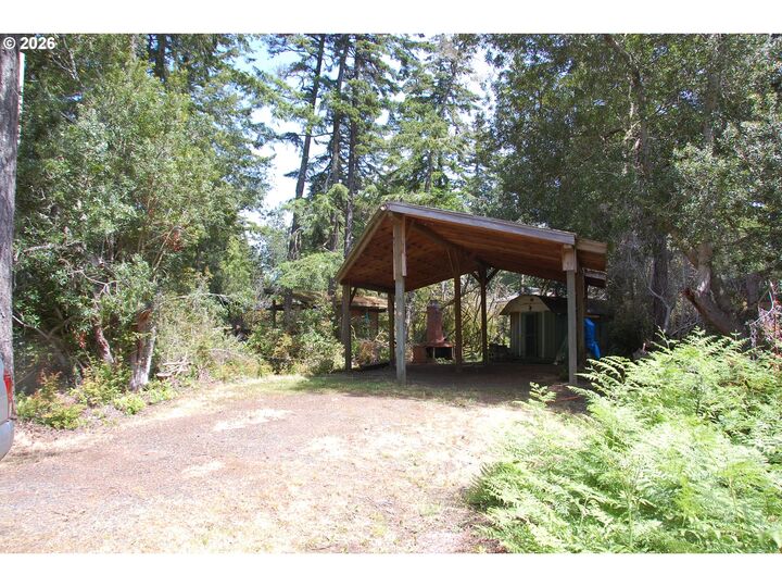 Property Photo: 223 Azalea St OR 97439